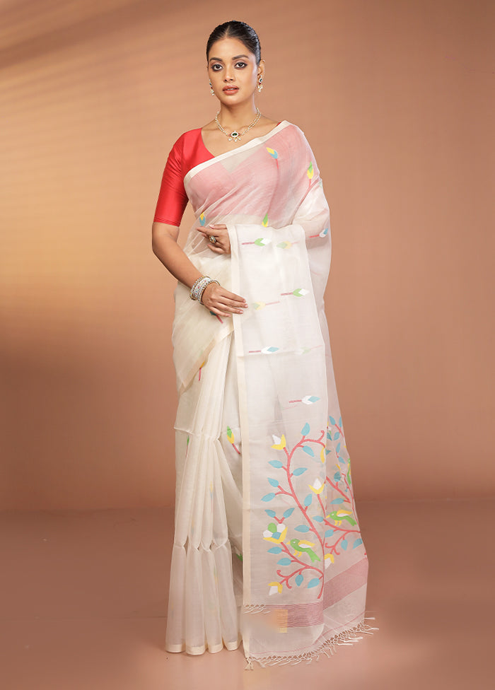 White Handloom Matka Pure Silk Saree With Blouse Piece