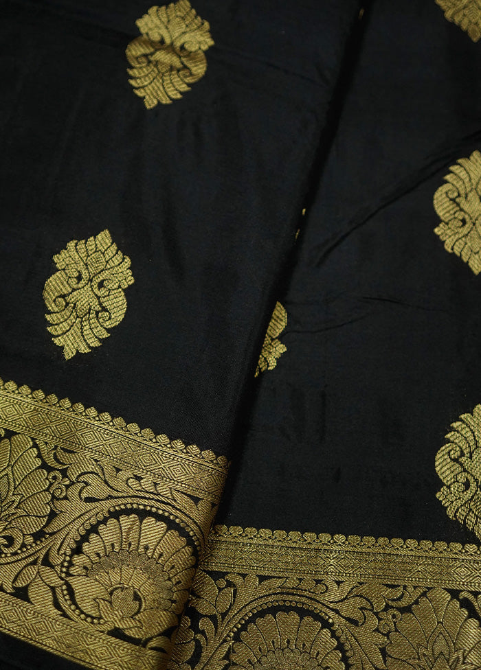 White Kanjivaram Silk Saree With Blouse Piece - Indian Silk House Agencies