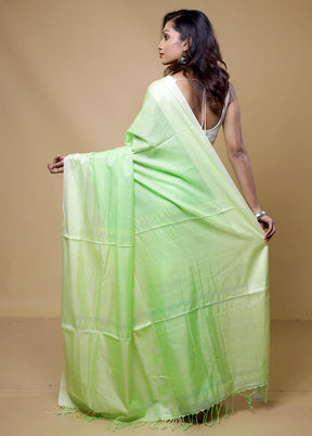 Green Pure Cotton Saree With Blouse Piece