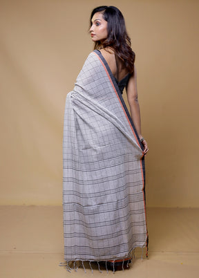 Grey Cotton Saree With Blouse Piece