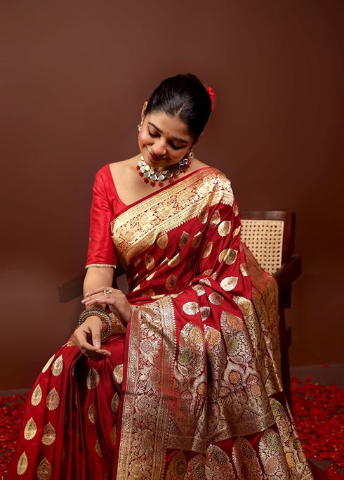 Red Handloom Banarasi Pure Silk Saree With Blouse Piece