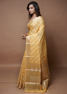 Yellow Cotton Saree With Blouse Piece