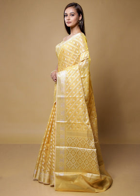 Yellow Cotton Saree With Blouse Piece