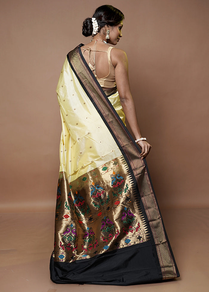 Cream Handloom Kanjivaram Pure Silk Saree With Blouse Piece