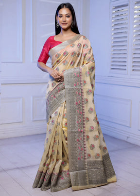 Cream Cotton Saree With Blouse Piece