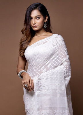 White Tant Jamdani Saree Without Blouse Piece