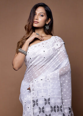 White Tant Jamdani Saree Without Blouse Piece