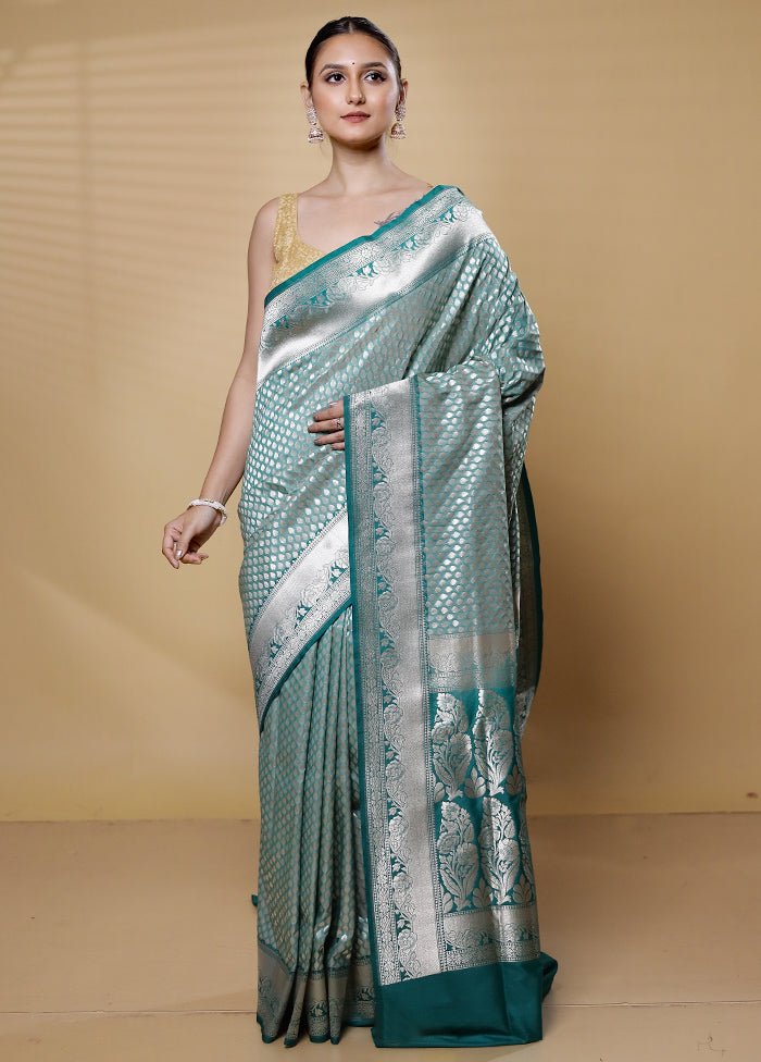 Green Uppada Silk Saree With Blouse Piece