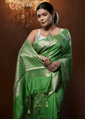 Green Cotton Saree With Blouse Piece