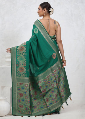 Green Dupion Silk Saree With Blouse Piece