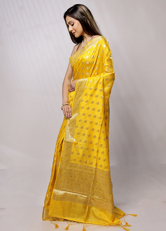 Yellow Cotton Saree With Blouse Piece