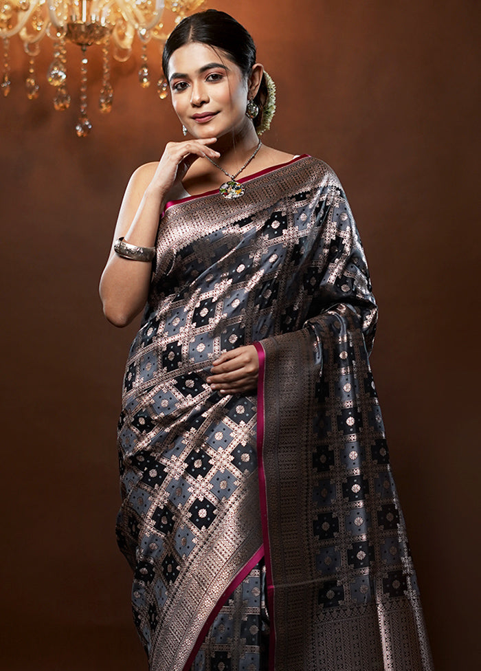 Grey Tanchoi Silk Saree With Blouse Piece