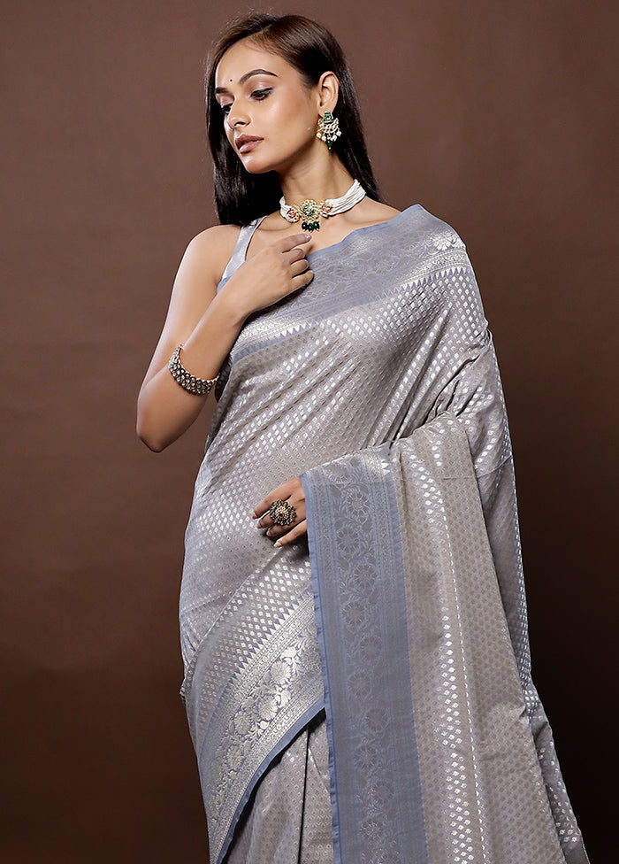 Grey Uppada Silk Saree With Blouse Piece