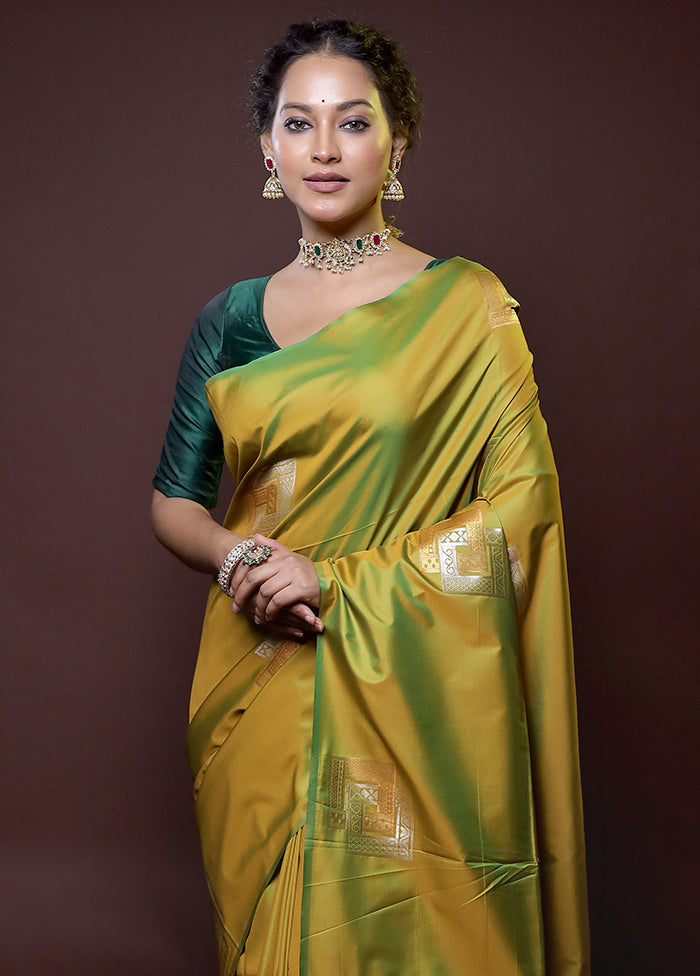 Green Dupion Silk Saree With Blouse Piece