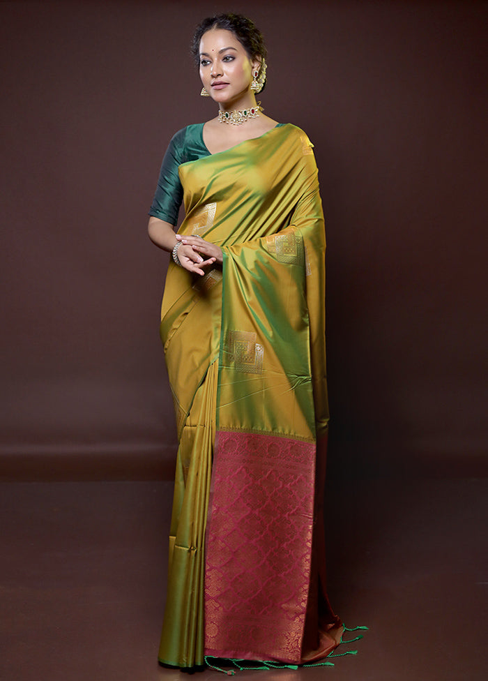 Green Dupion Silk Saree With Blouse Piece