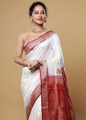 White Handloom Bomkai Pure Silk Saree With Blouse Piece