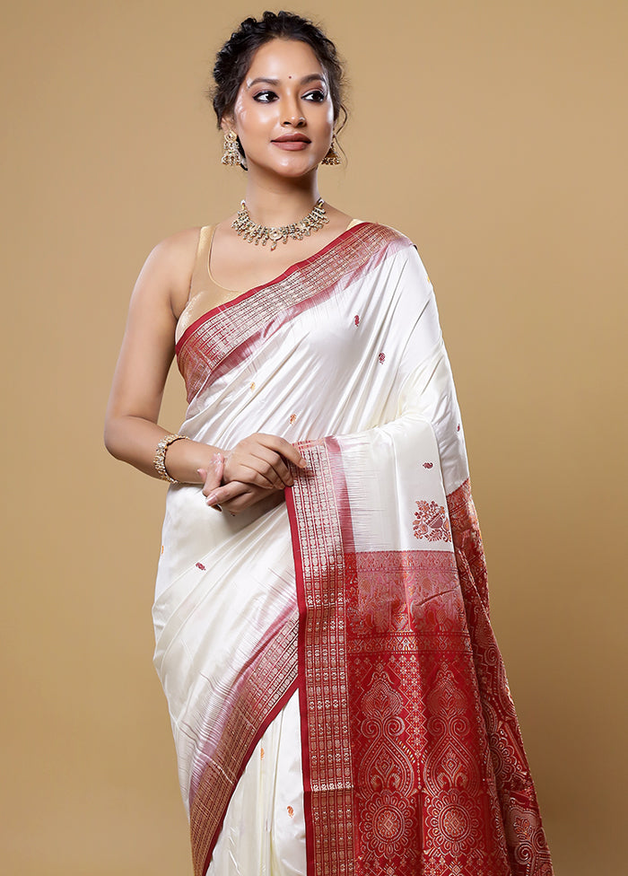 White Handloom Bomkai Pure Silk Saree With Blouse Piece