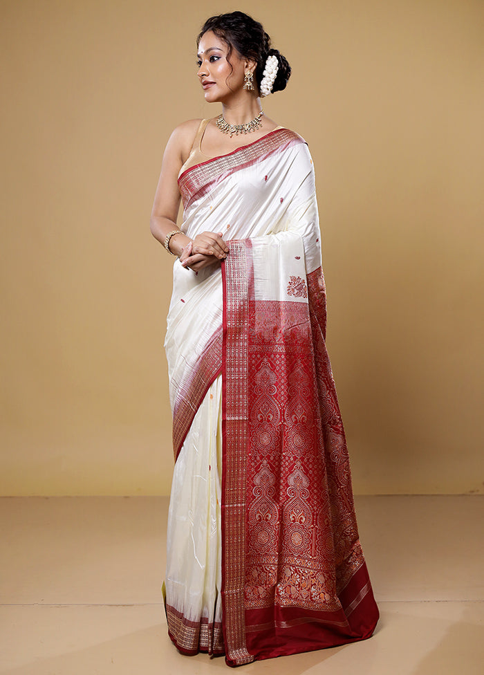 White Handloom Bomkai Pure Silk Saree With Blouse Piece