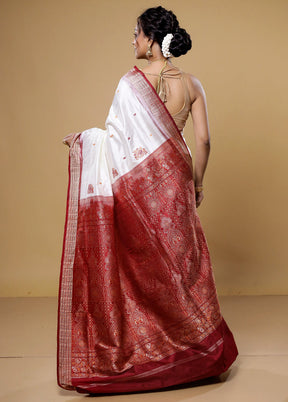 White Handloom Bomkai Pure Silk Saree With Blouse Piece