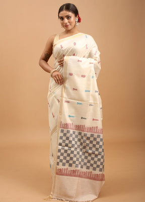 Cream Handloom Tussar Pure Silk Saree With Blouse Piece