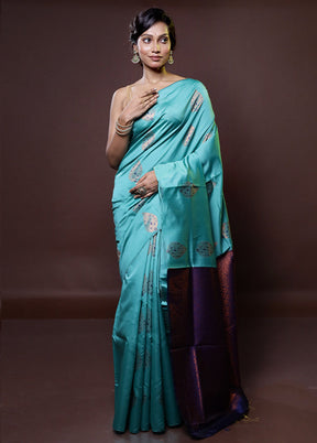 Green Kanjivaram Silk Saree With Blouse Piece