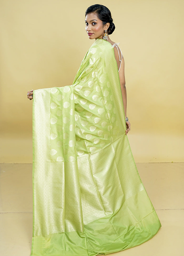 Green Uppada Silk Saree With Blouse Piece