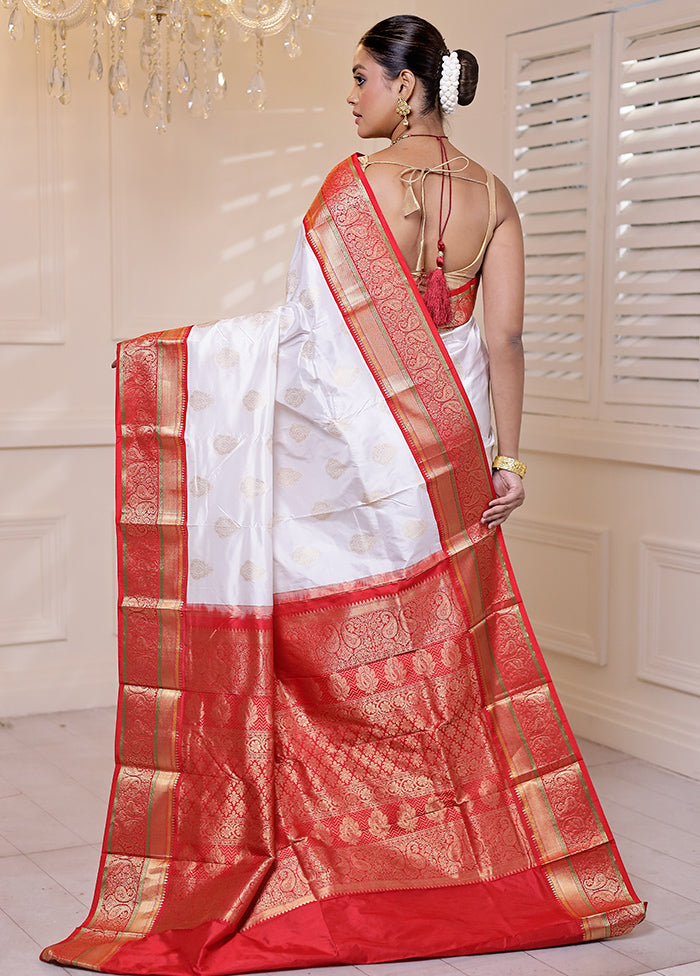 White Handloom Kanchipuram Pure Silk Saree With Blouse Piece