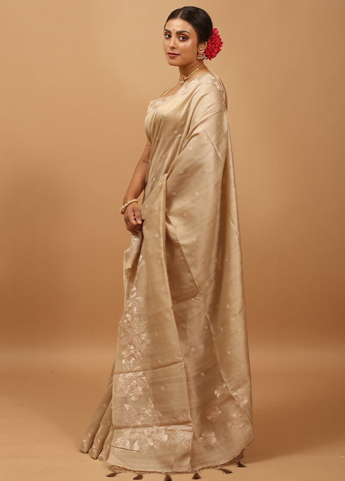 Cream Tussar Silk Saree With Blouse Piece