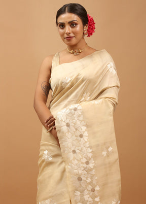 Cream Tussar Silk Saree With Blouse Piece