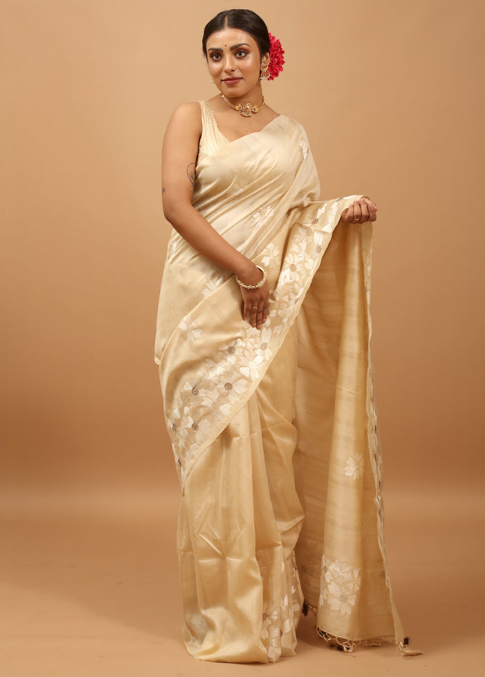 Cream Tussar Silk Saree With Blouse Piece