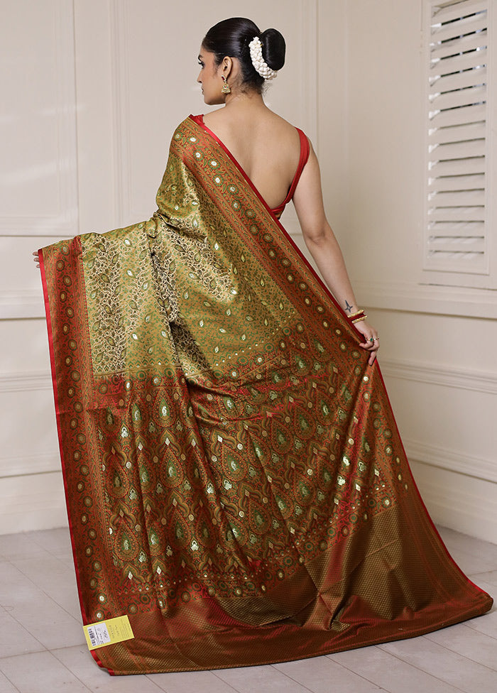 Cream Tanchoi Silk Saree With Blouse Piece