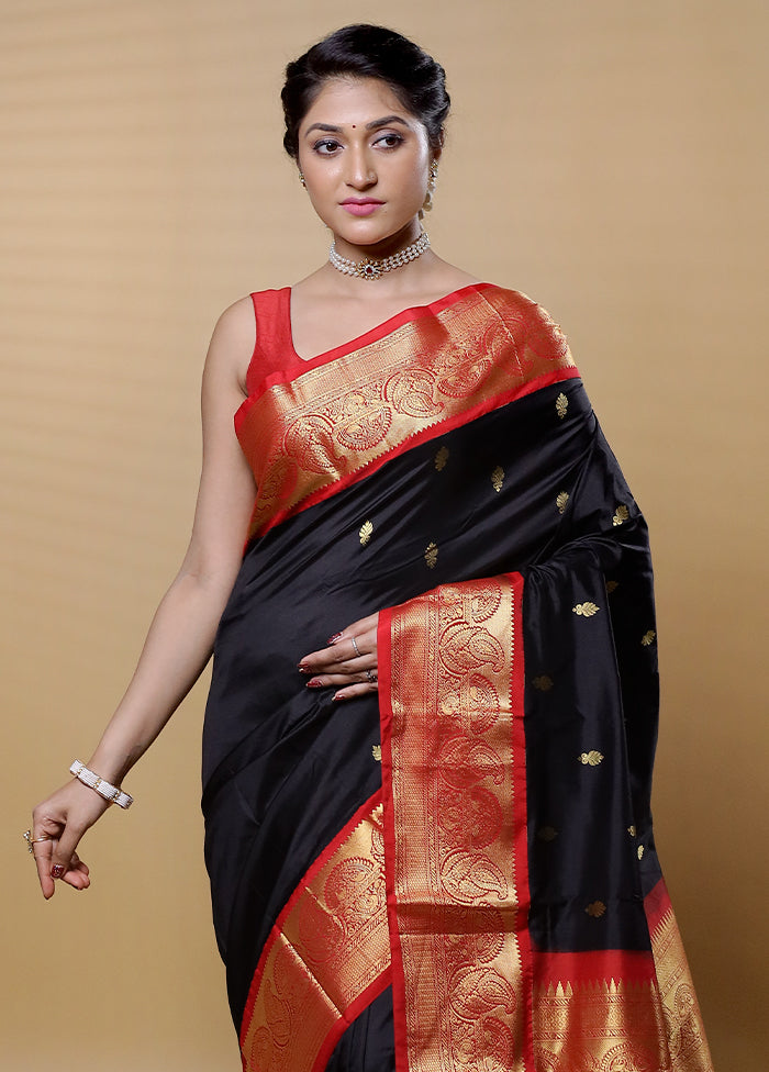 Black Handloom Kanchipuram Pure Silk Saree With Blouse Piece