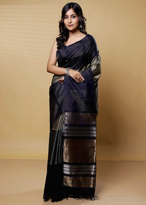 Black Handloom Kanchipuram Pure Silk Saree With Blouse Piece