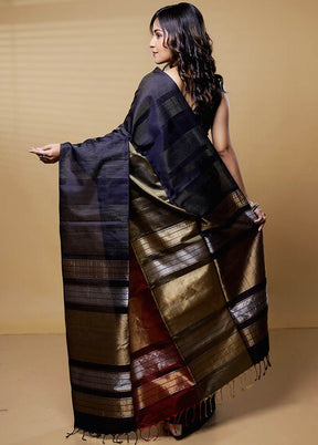 Black Handloom Kanchipuram Pure Silk Saree With Blouse Piece