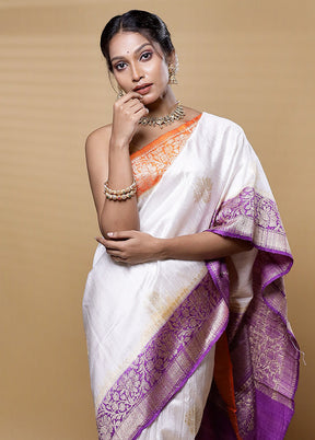 White Handloom Tussar Pure Silk Saree With Blouse Piece