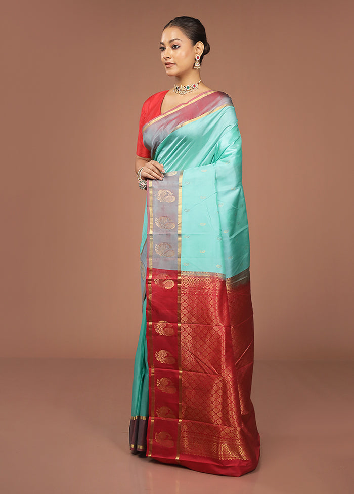Green Handloom Kanjivaram Pure Silk Saree With Blouse Piece