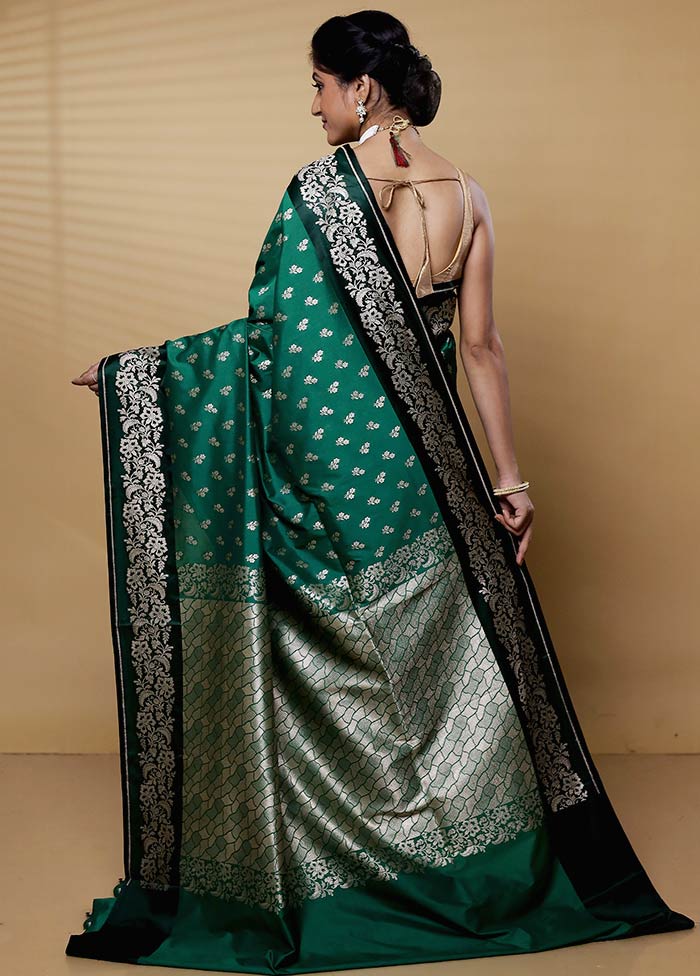 Green Uppada Silk Saree With Blouse Piece