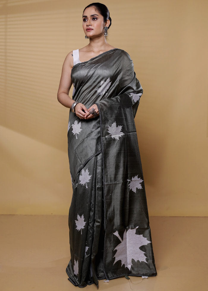 Grey Matka Silk Saree With Blouse Piece