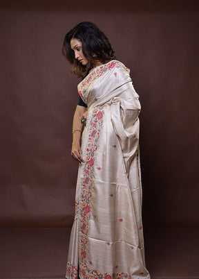 Cream Handloom Tussar Pure Silk Saree With Blouse Piece