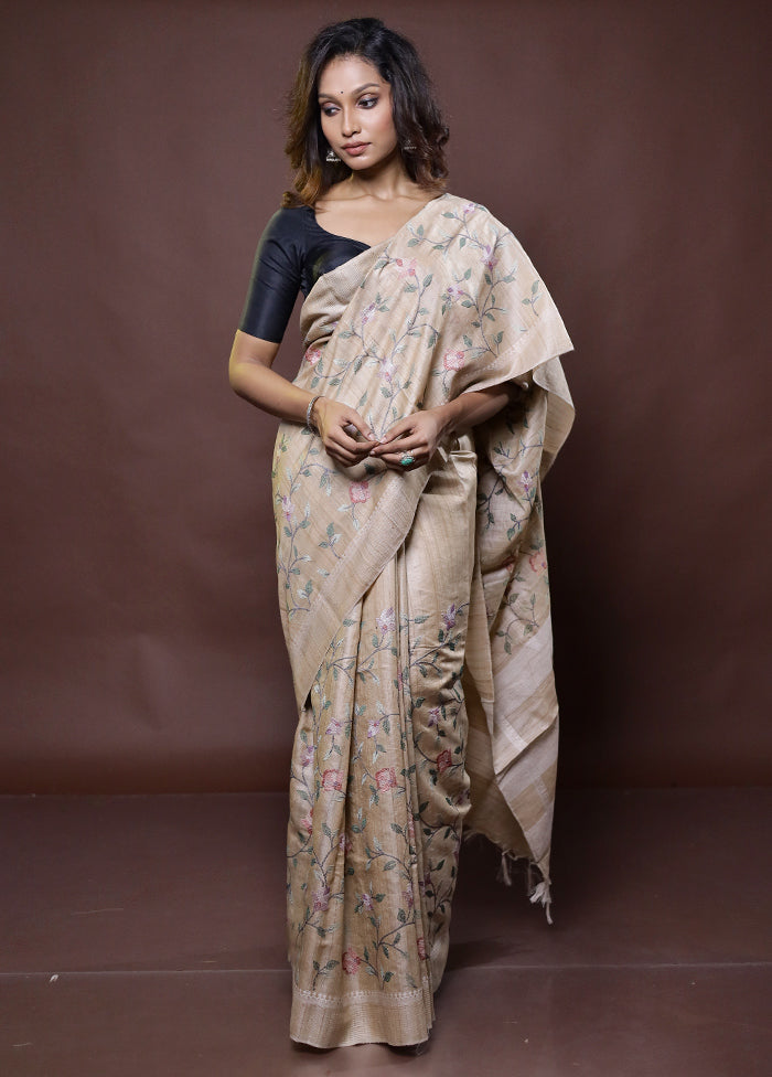 Cream Handloom Tussar Pure Silk Saree With Blouse Piece