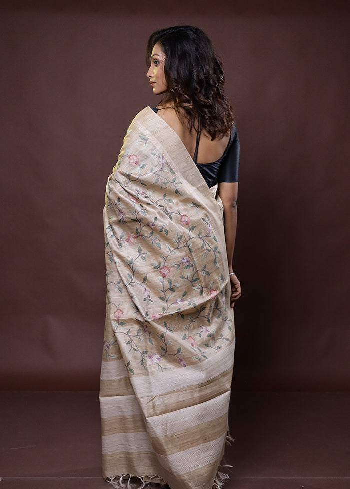 Cream Handloom Tussar Pure Silk Saree With Blouse Piece