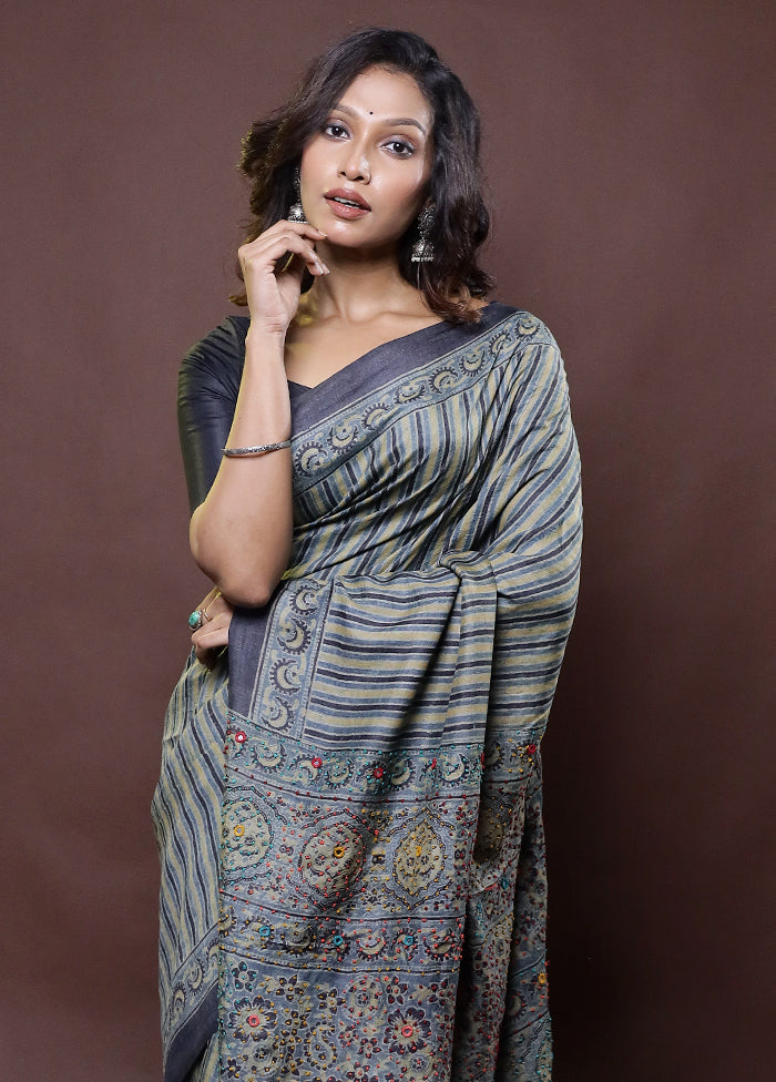 Grey Handloom Tussar Pure Silk Saree With Blouse Piece