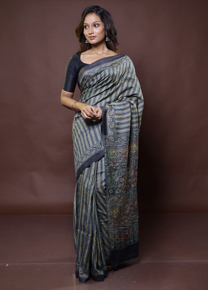 Grey Handloom Tussar Pure Silk Saree With Blouse Piece