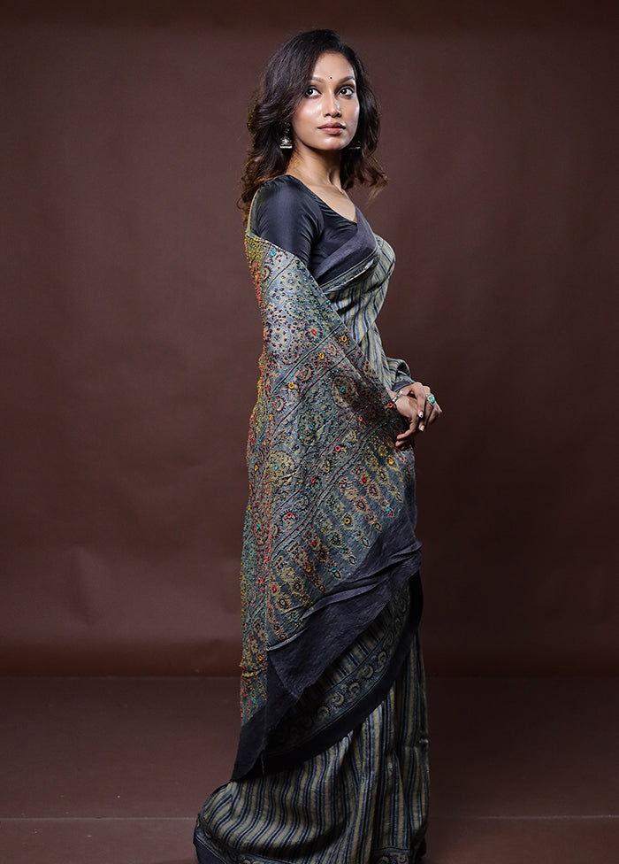 Grey Handloom Tussar Pure Silk Saree With Blouse Piece