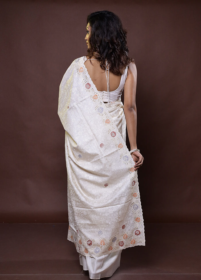 White Handloom Tussar Pure Silk Saree With Blouse Piece