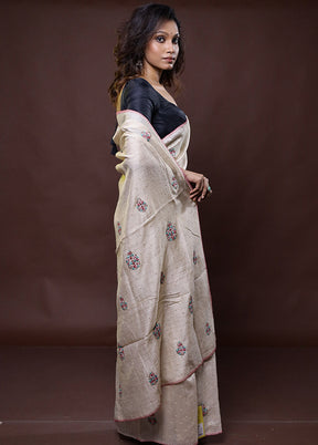 Cream Handloom Tussar Pure Silk Saree With Blouse Piece