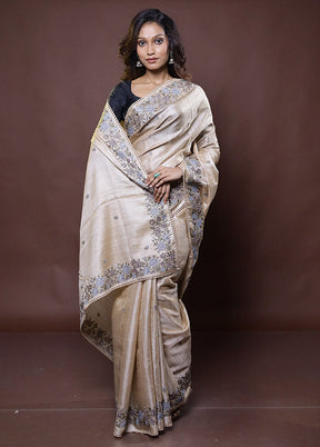 Cream Handloom Tussar Pure Silk Saree With Blouse Piece