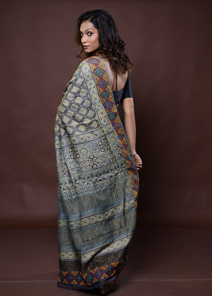 Grey Handloom Tussar Pure Silk Saree With Blouse Piece