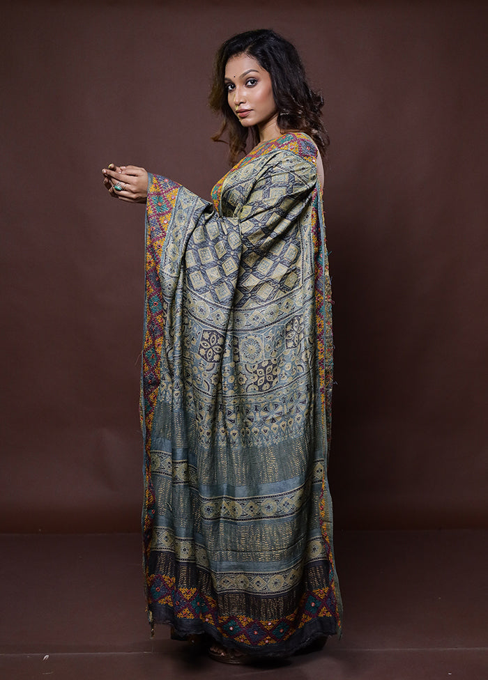 Grey Handloom Tussar Pure Silk Saree With Blouse Piece