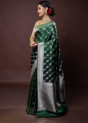 Green Uppada Silk Saree With Blouse Piece